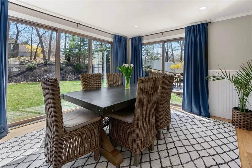 30 Ivy Rd, Wellesley, MA 02482