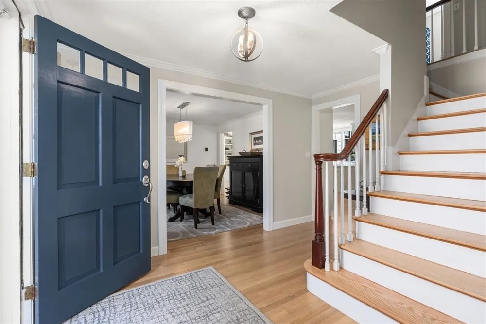 30 Ivy Rd, Wellesley, MA 02482
