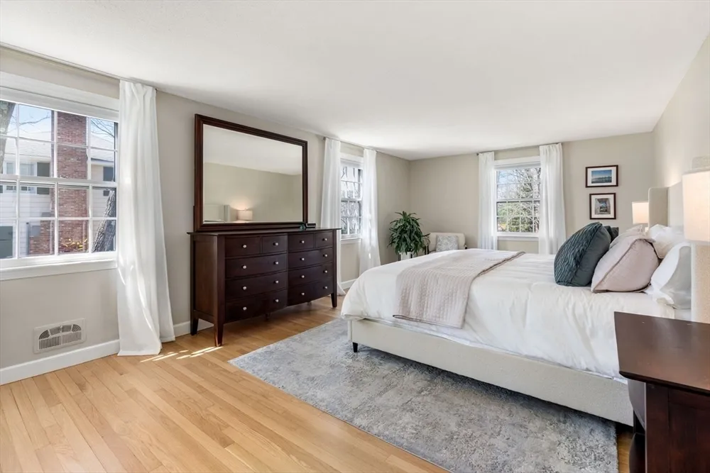 30 Ivy Rd, Wellesley, MA 02482