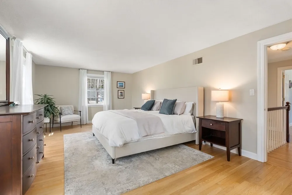 30 Ivy Rd, Wellesley, MA 02482