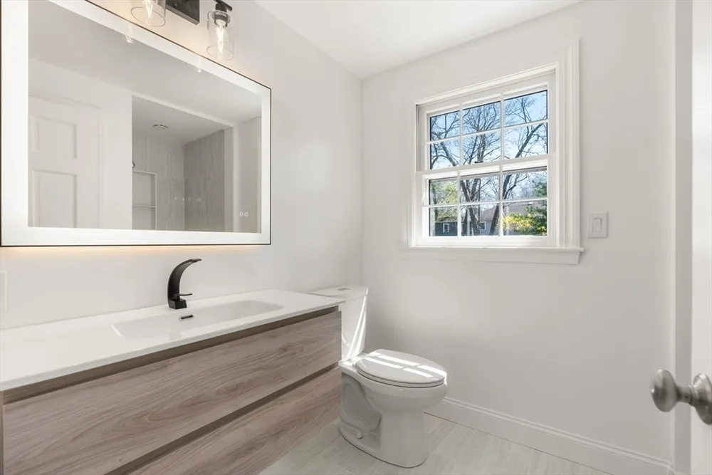 30 Ivy Rd, Wellesley, MA 02482