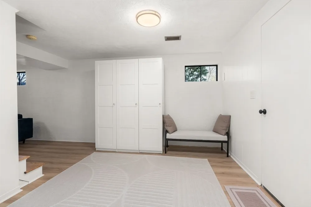 30 Ivy Rd, Wellesley, MA 02482