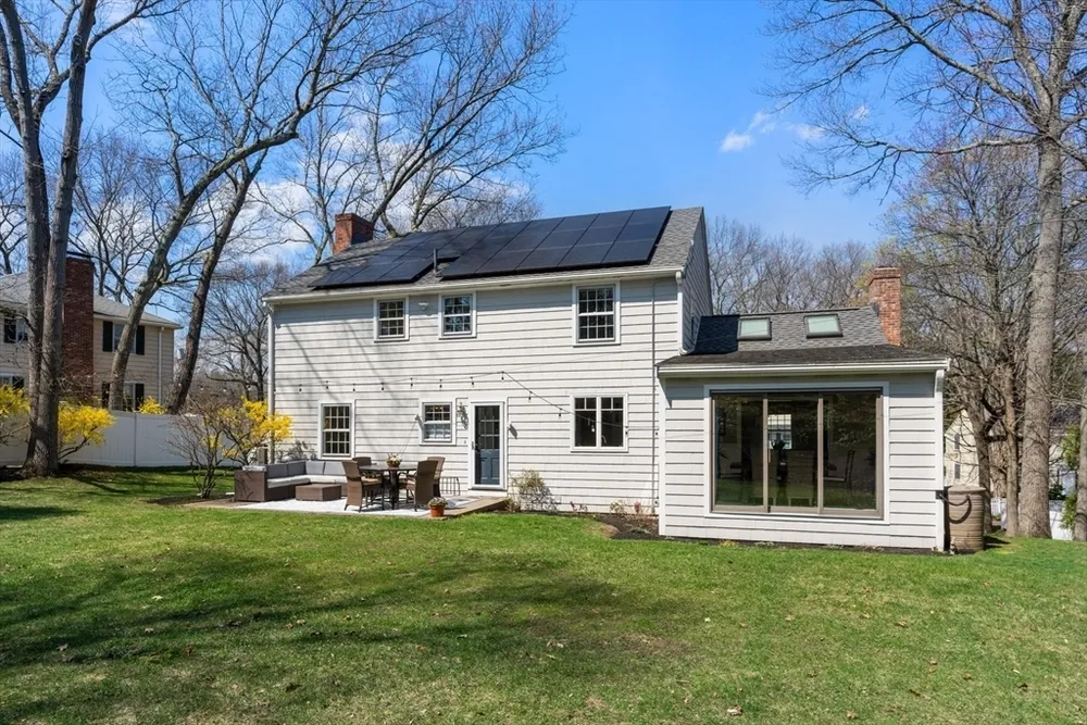 30 Ivy Rd, Wellesley, MA 02482