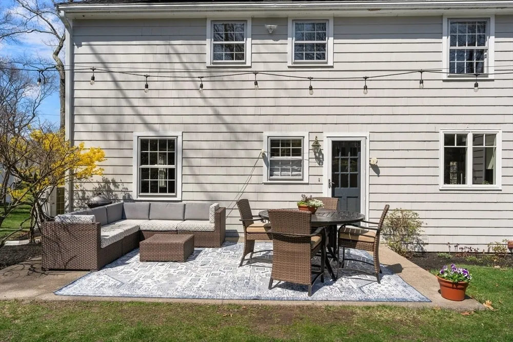 30 Ivy Rd, Wellesley, MA 02482