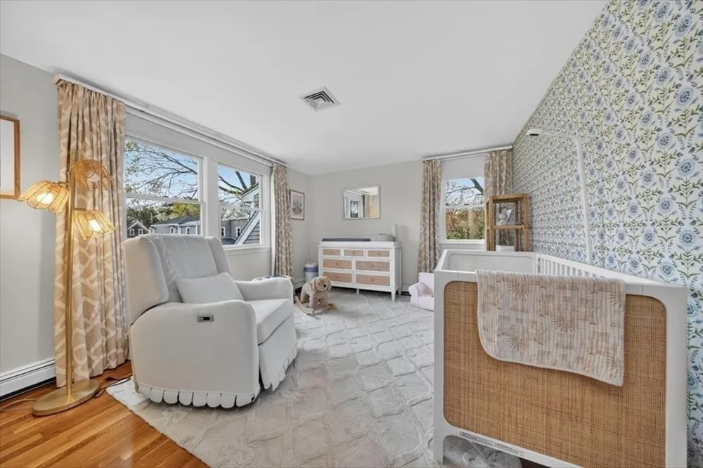 18 Crowes Ln, Hingham, MA 02043