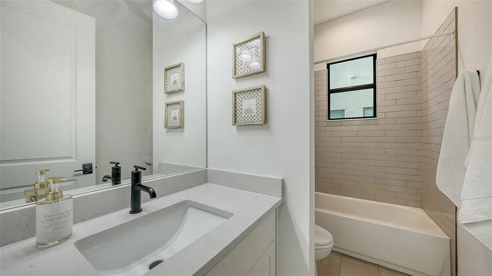 4513 Mondrian Ct, Sarasota, FL 34240