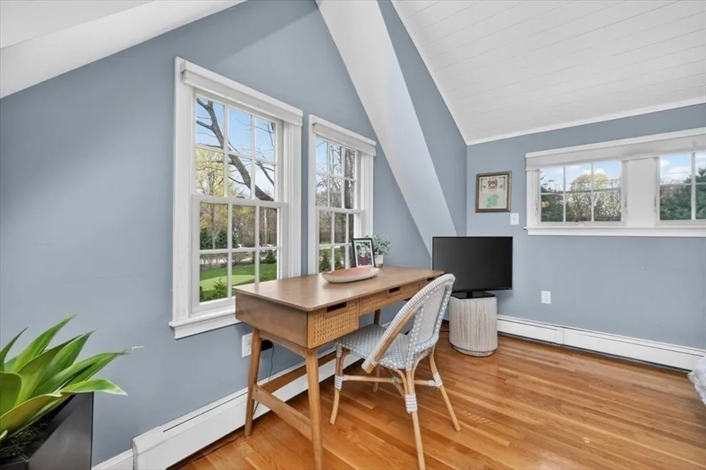 18 Crowes Ln, Hingham, MA 02043
