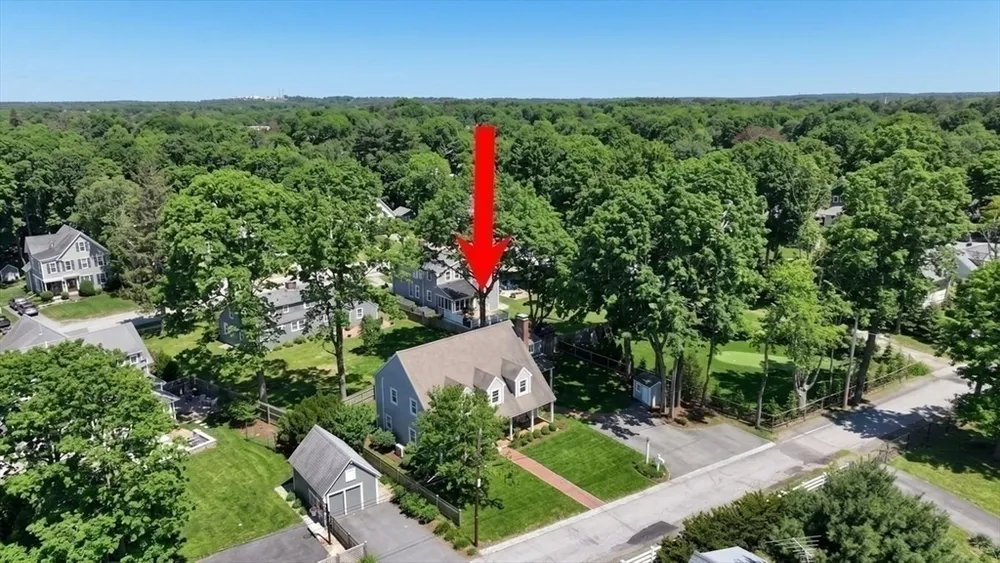18 Crowes Ln, Hingham, MA 02043