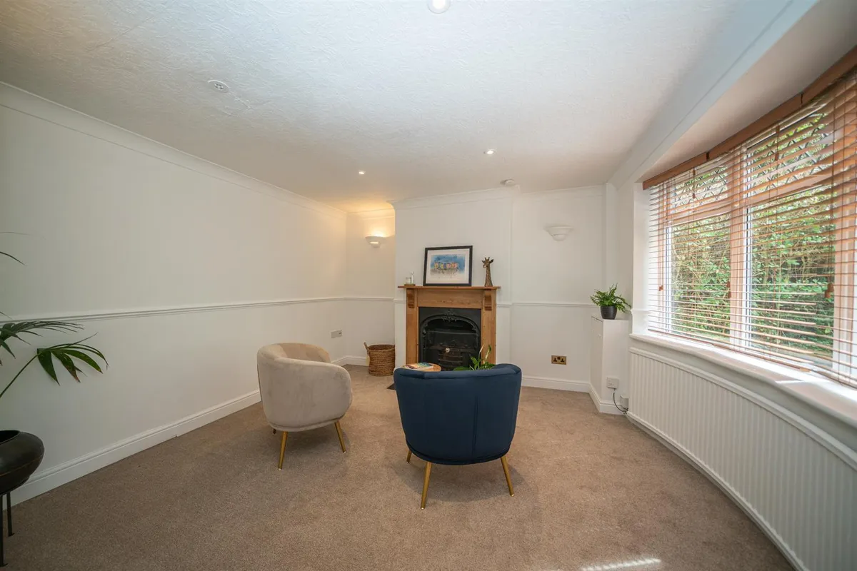 Two Waters Road, Apsley, Hemel Hempstead, Hertfordshire, HP3 9BZ