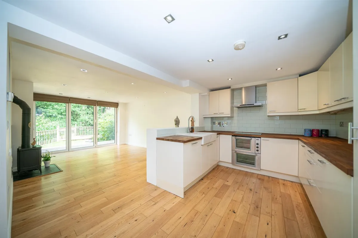 Two Waters Road, Apsley, Hemel Hempstead, Hertfordshire, HP3 9BZ