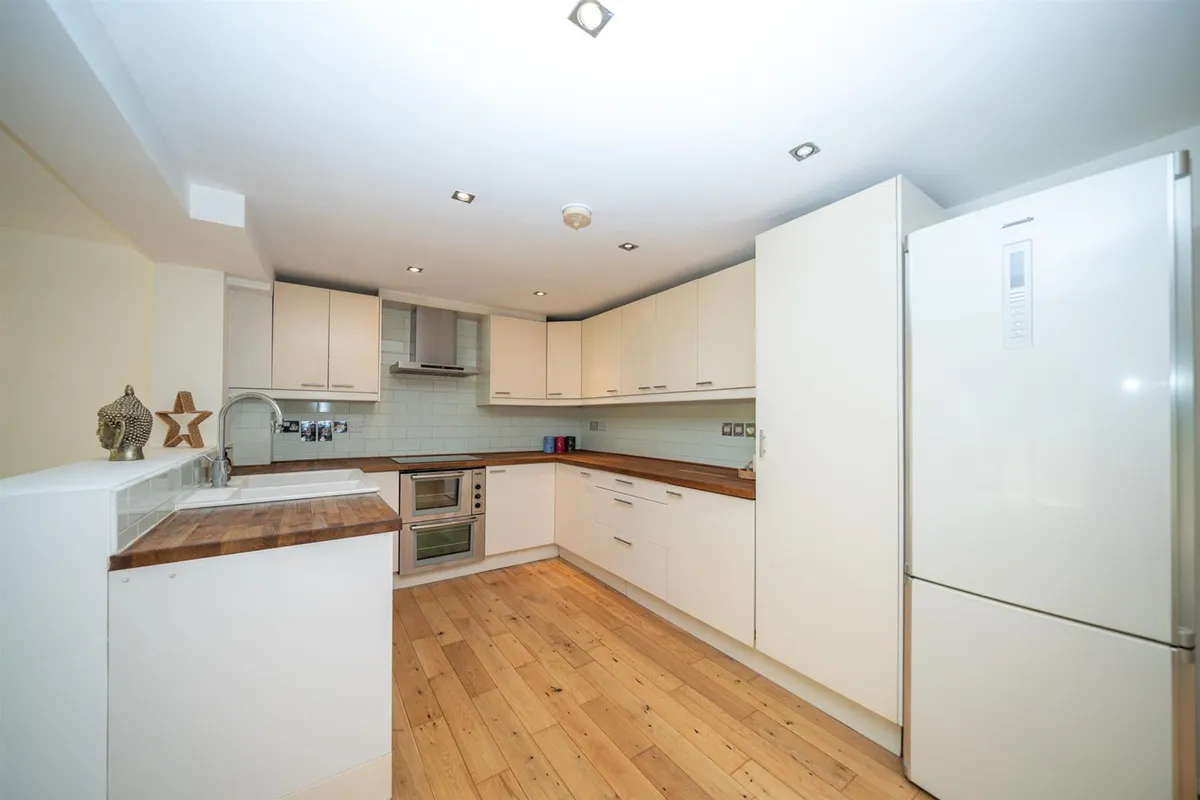 Two Waters Road, Apsley, Hemel Hempstead, Hertfordshire, HP3 9BZ