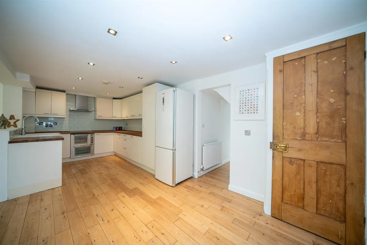 Two Waters Road, Apsley, Hemel Hempstead, Hertfordshire, HP3 9BZ