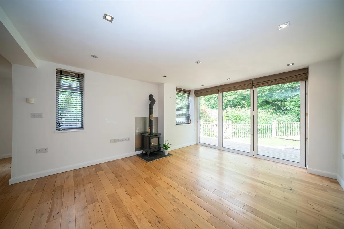 Two Waters Road, Apsley, Hemel Hempstead, Hertfordshire, HP3 9BZ