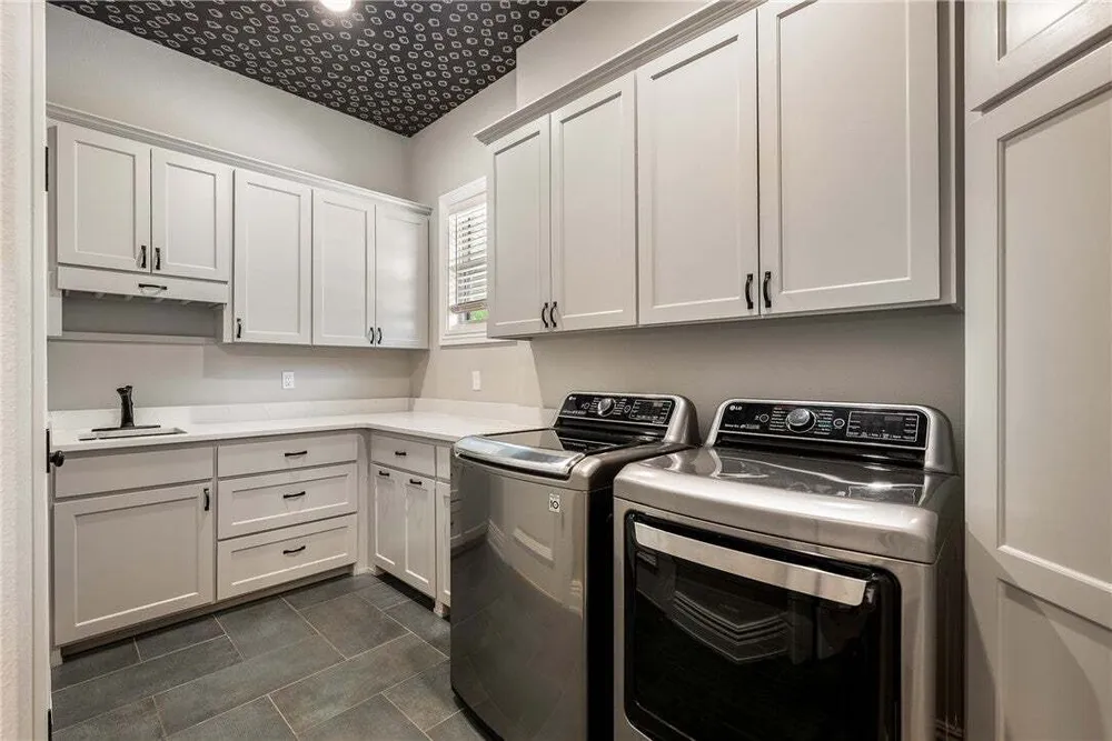 5104 S Haxton Circle, Bentonville, AR 72713