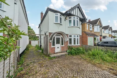 Gurney Court Road, St. Albans, AL1