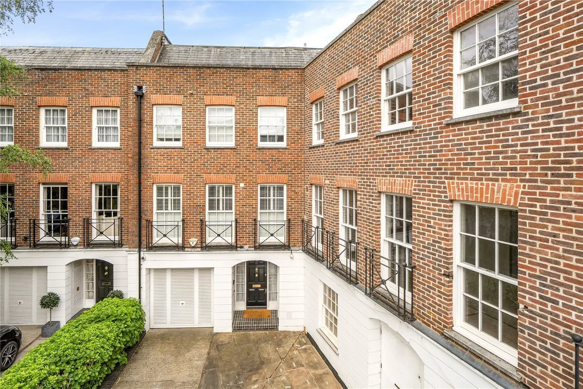 Somerset Square, Holland Park, London, W14