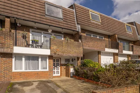 Heights Close, London, SW20