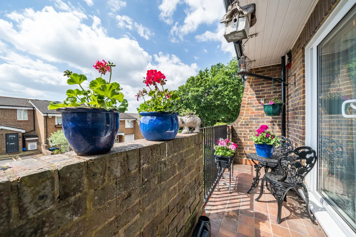 Heights Close, London, SW20 photo 3