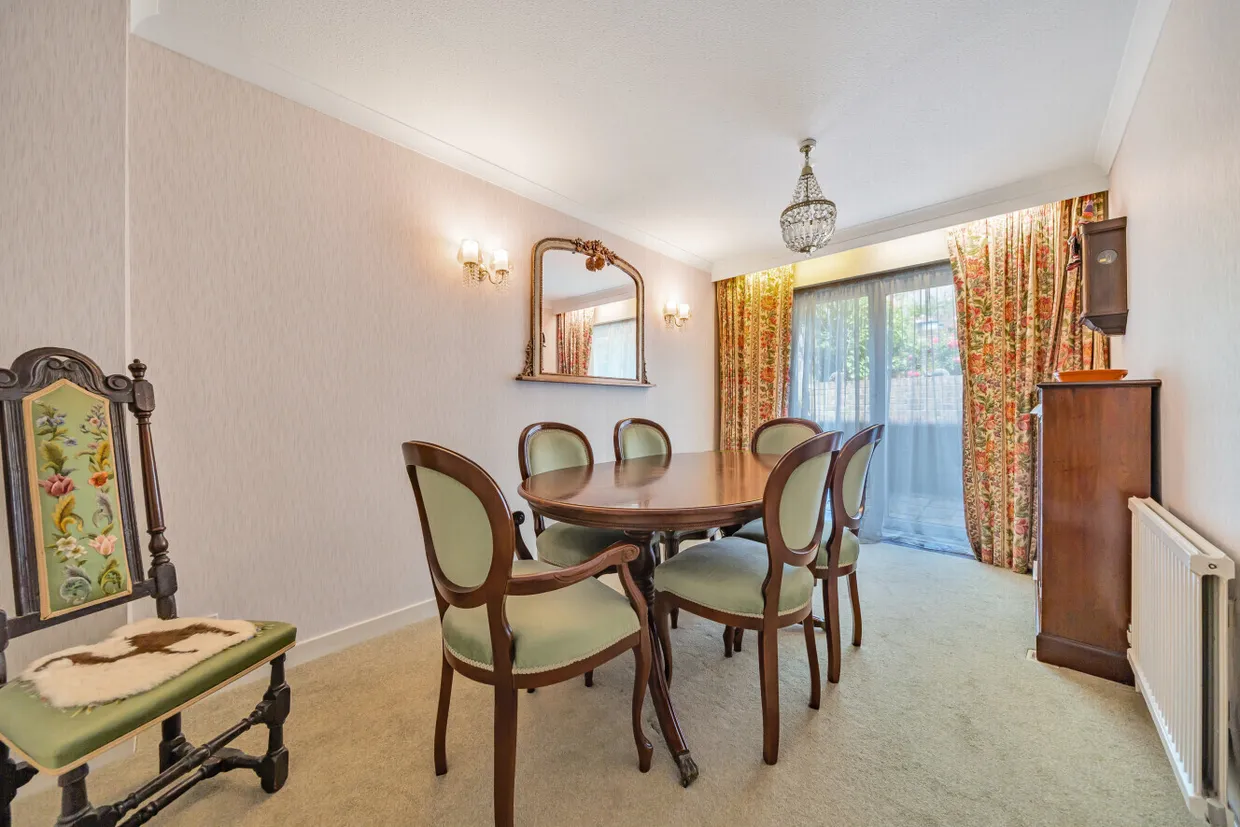 Heights Close, London, SW20 photo 5