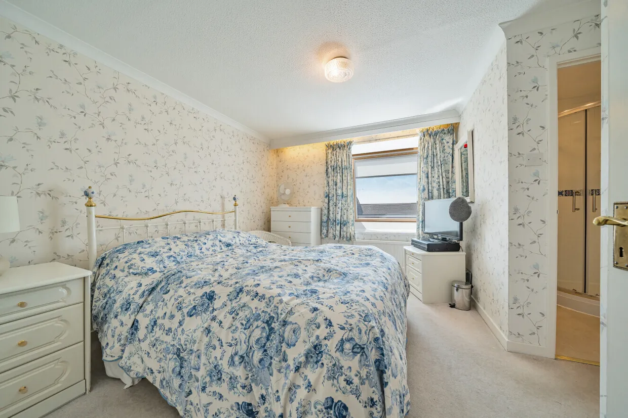 Heights Close, London, SW20 photo 7