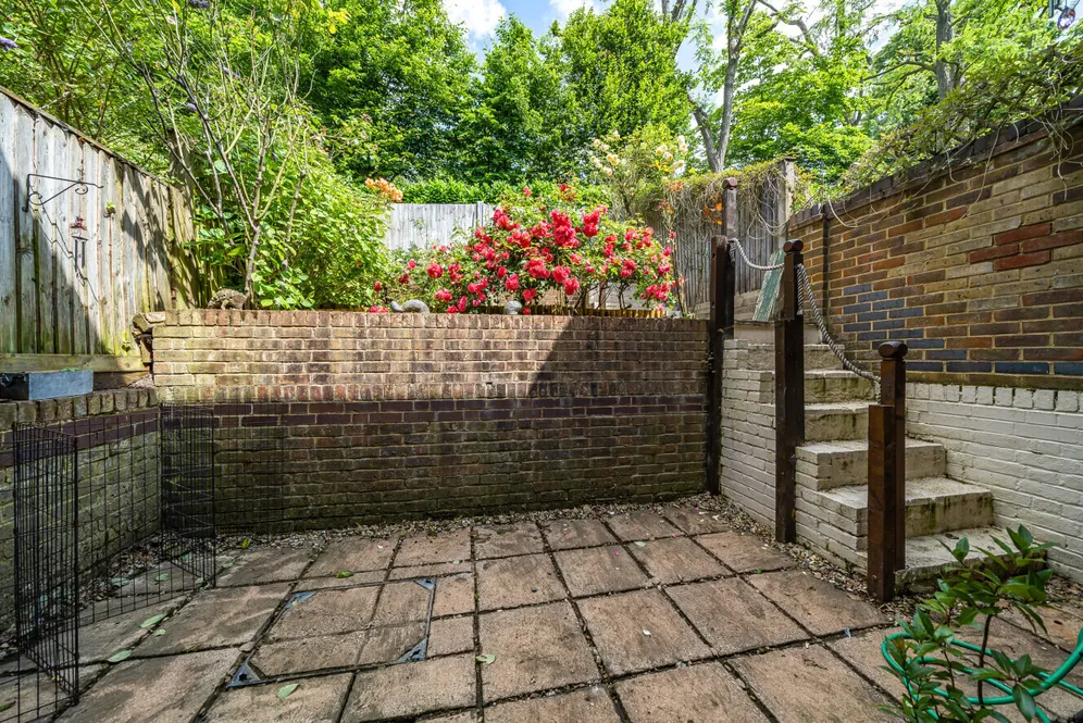 Heights Close, London, SW20 photo 9