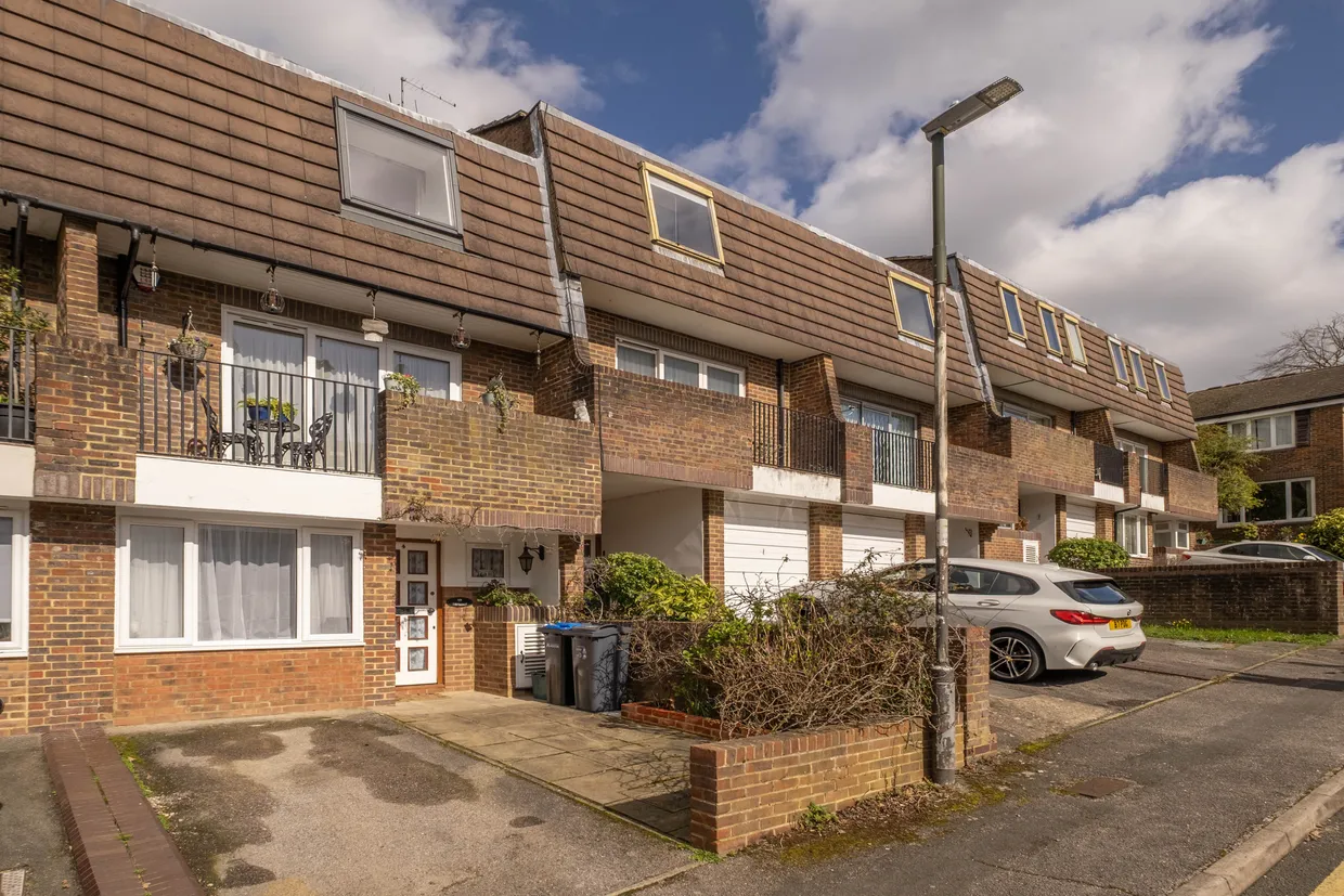 Heights Close, London, SW20 photo 10