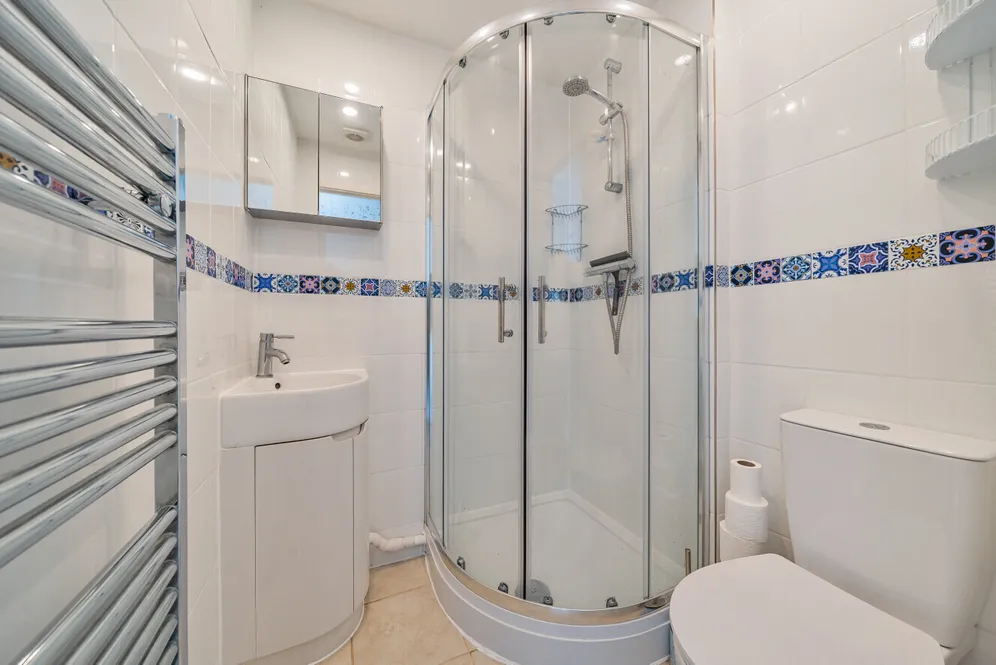 Heights Close, London, SW20 photo 19