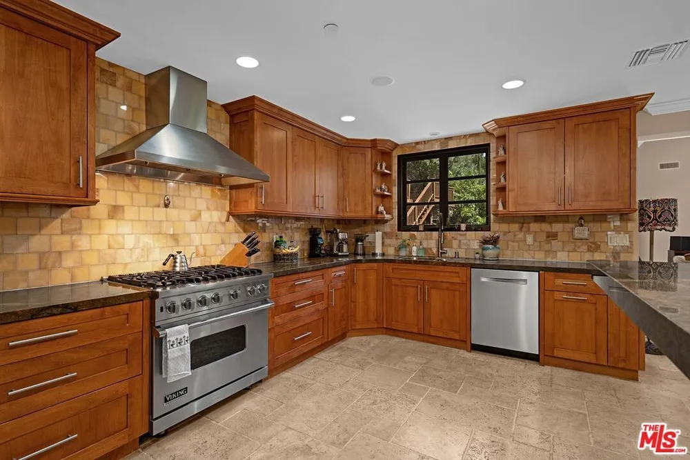 3645 Longview Valley Rd, Sherman Oaks, CA 91423