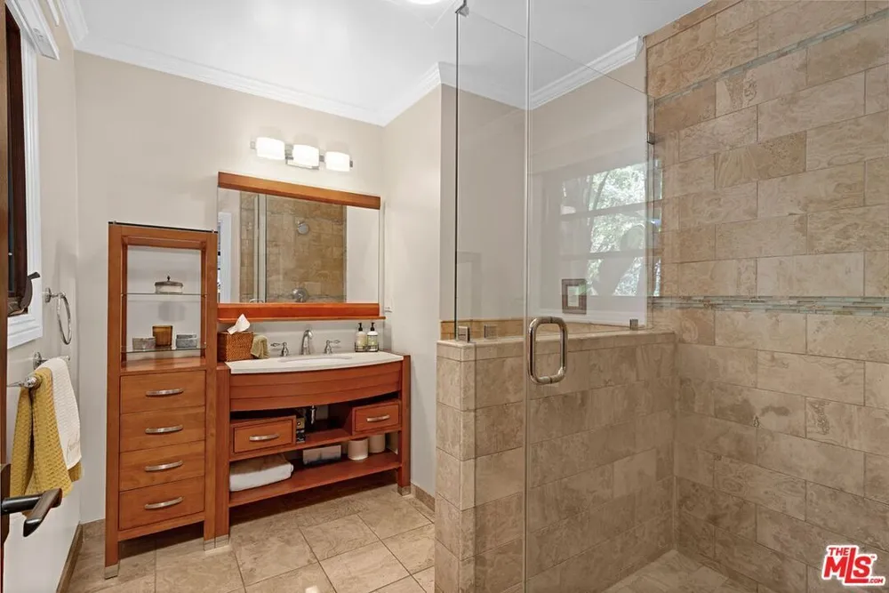 3645 Longview Valley Rd, Sherman Oaks, CA 91423