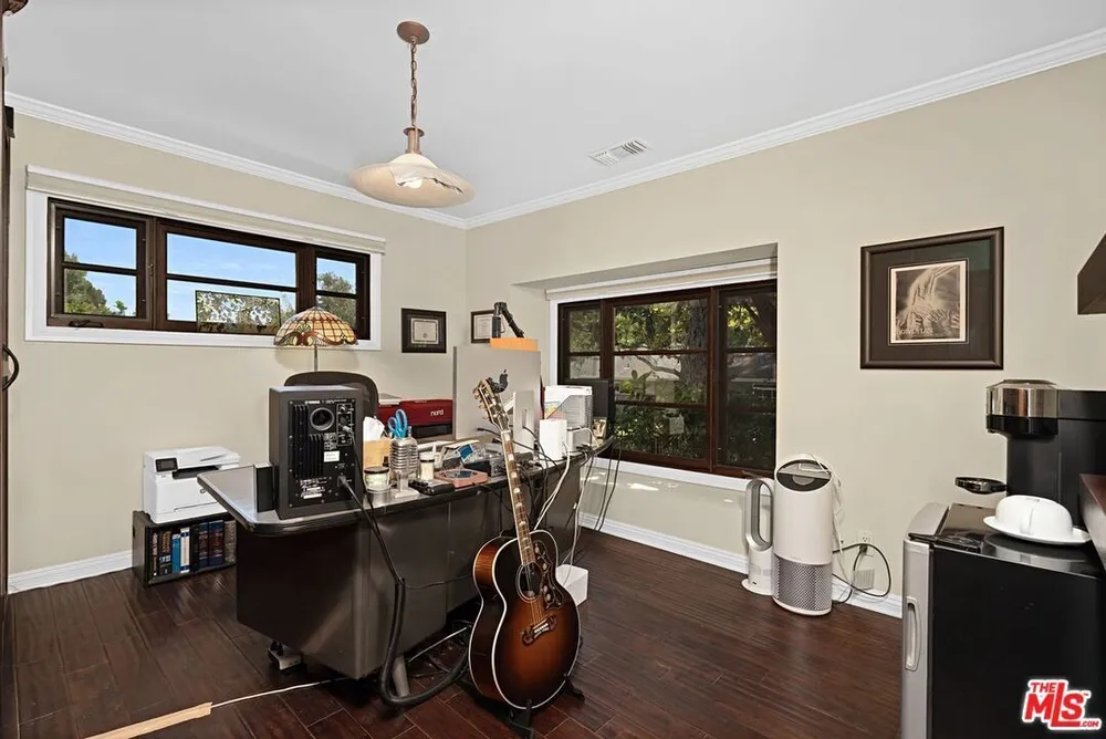 3645 Longview Valley Rd, Sherman Oaks, CA 91423