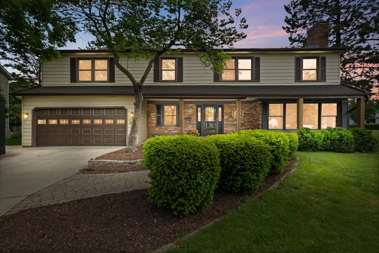 648 62nd Ct, Downers Grove, IL 60516