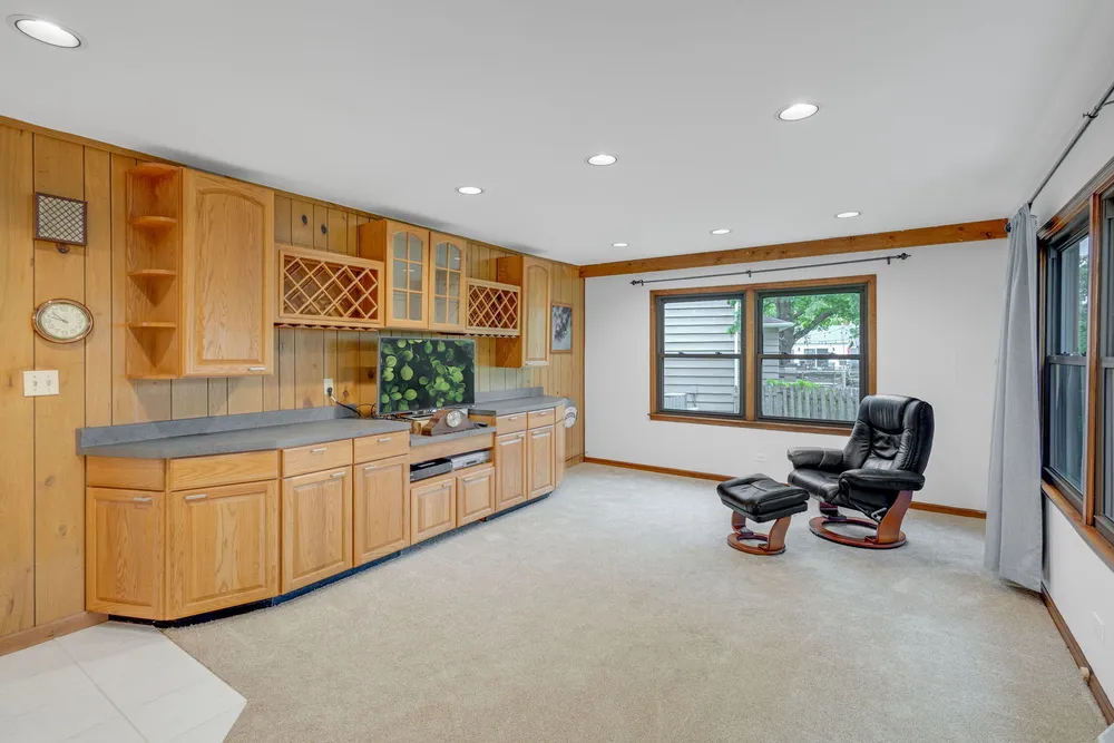 648 62nd Ct, Downers Grove, IL 60516