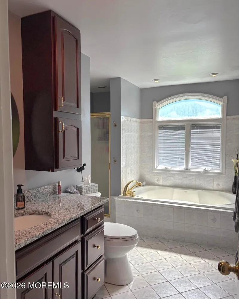 10 Cardinal Dr, Toms River, NJ 08755