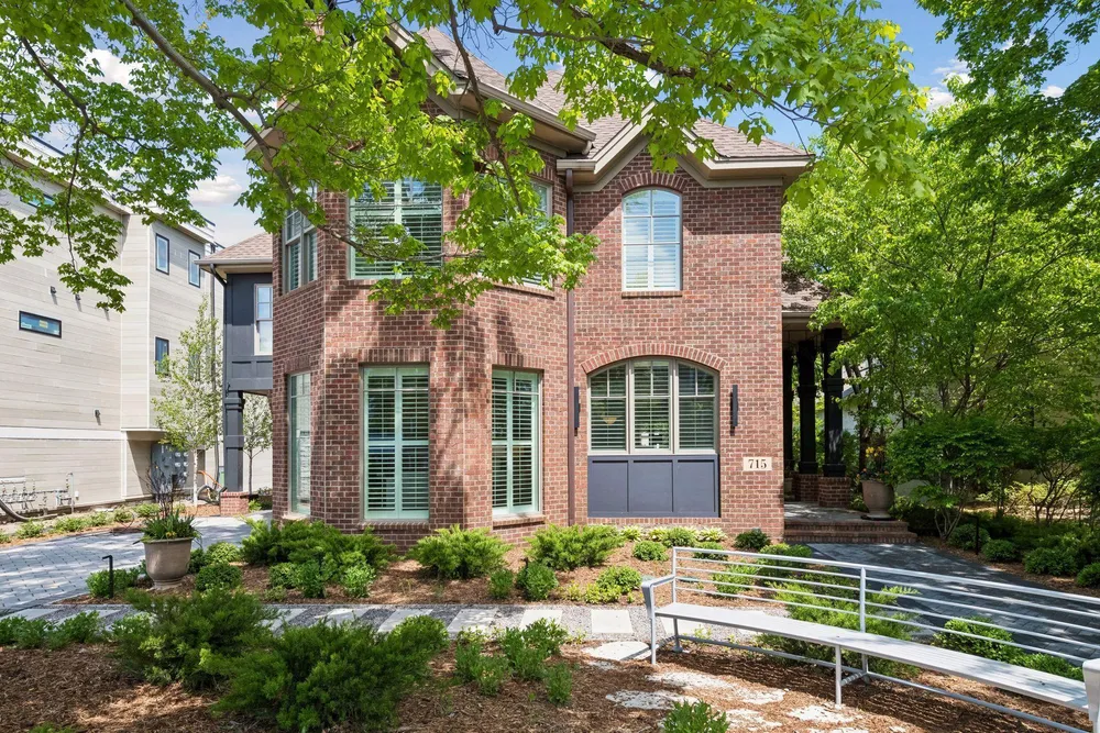 715 Rice St E, Wayzata, MN 55391