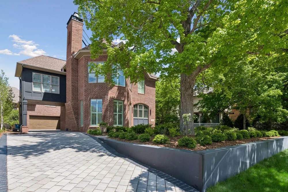 715 Rice St E, Wayzata, MN 55391