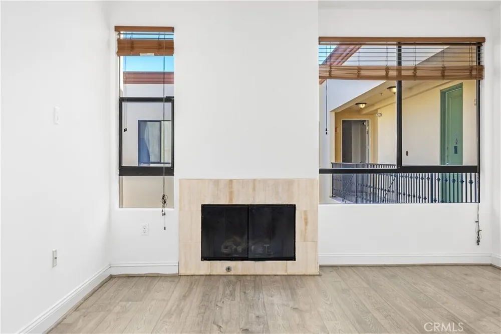 6938 Laurel Canyon Blvd, North Hollywood, CA 91605