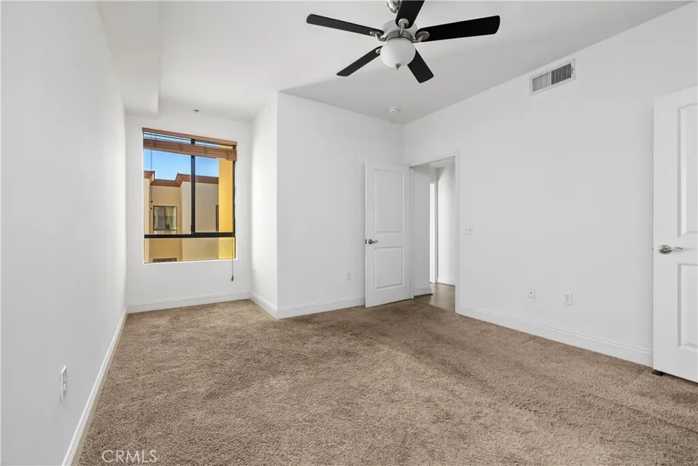 6938 Laurel Canyon Blvd, North Hollywood, CA 91605