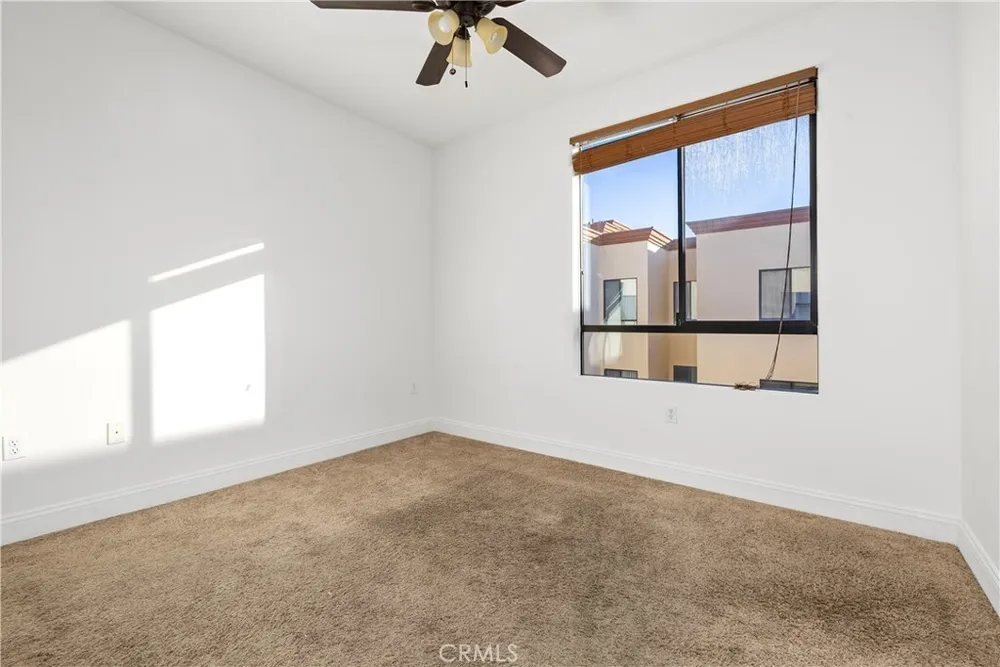 6938 Laurel Canyon Blvd, North Hollywood, CA 91605