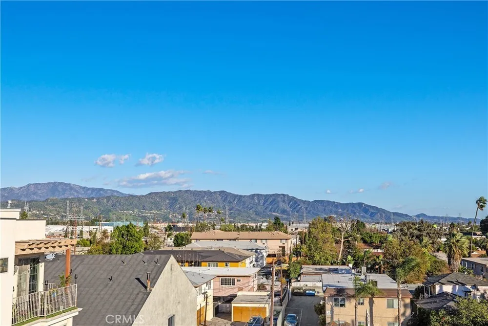 6938 Laurel Canyon Blvd, North Hollywood, CA 91605