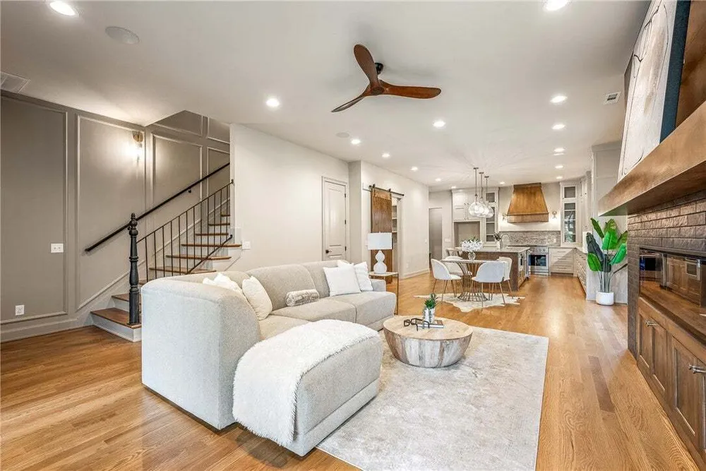 1033 NW A St, Bentonville, AR 72712