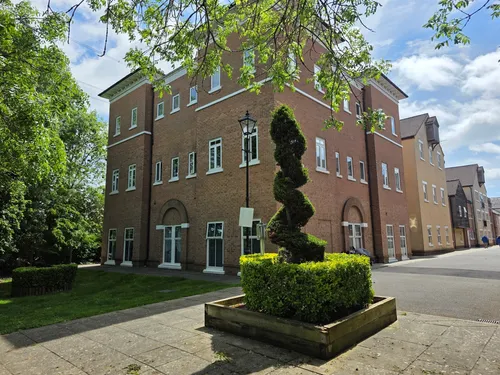 Pine Street, Fairford Leys, Aylesburyphoto