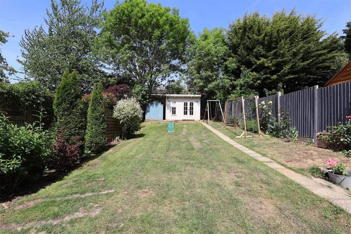 Bunkers Lane, Hemel Hempstead, Hertfordshire, HP3 8AX