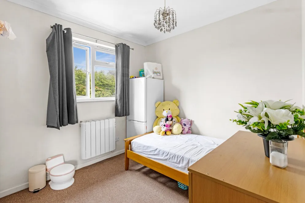 Property carousel item 4