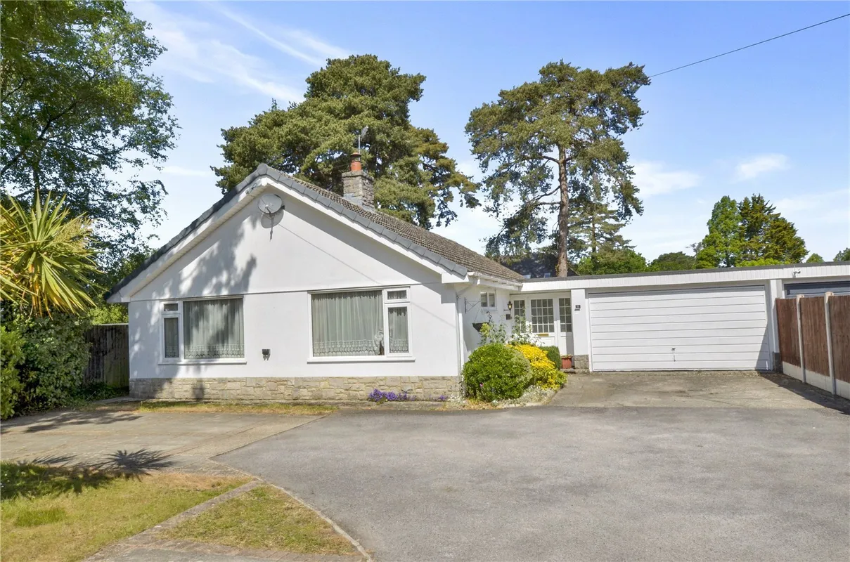 Glenwood Road, West Moors, Ferndown, Dorset, BH22