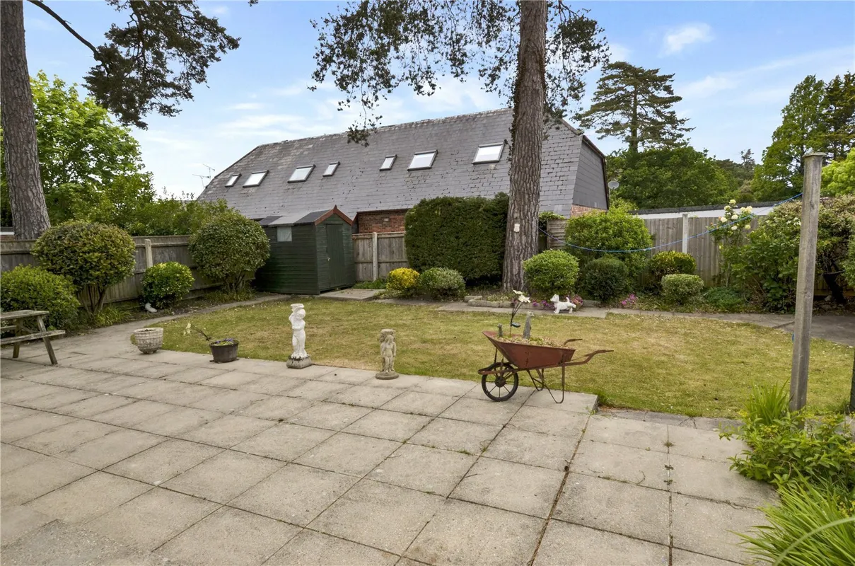 Glenwood Road, West Moors, Ferndown, Dorset, BH22