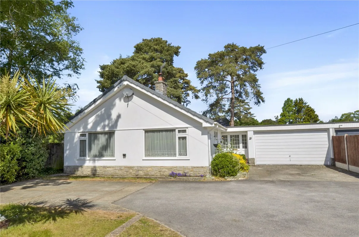 Glenwood Road, West Moors, Ferndown, Dorset, BH22
