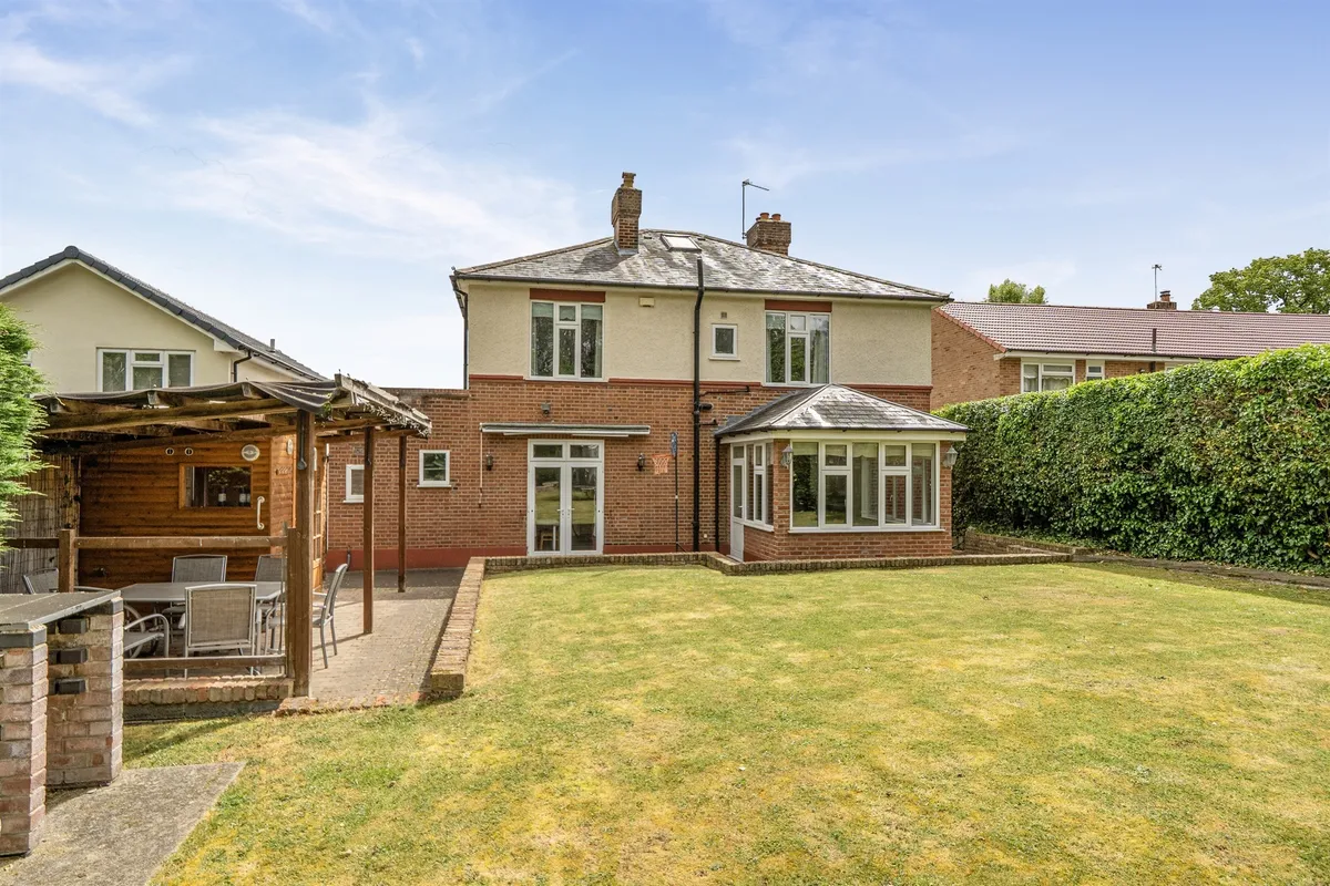 Bycullah Avenue, Enfield