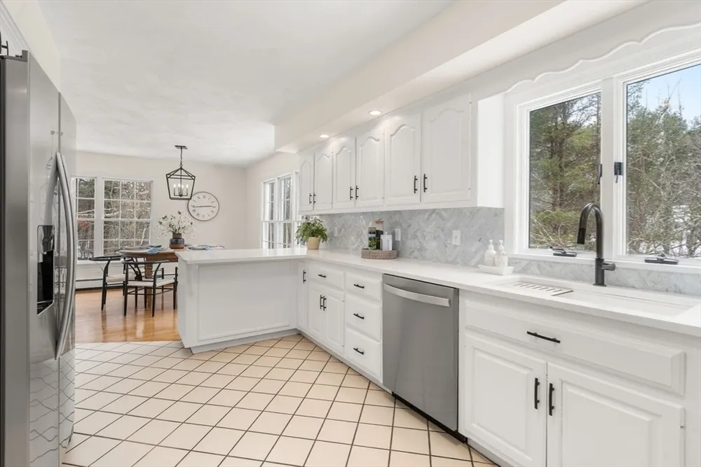 71 Philip St, Medfield, MA 02052