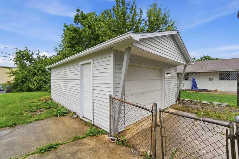 1923 Portage Path, Springfield, OH 45506