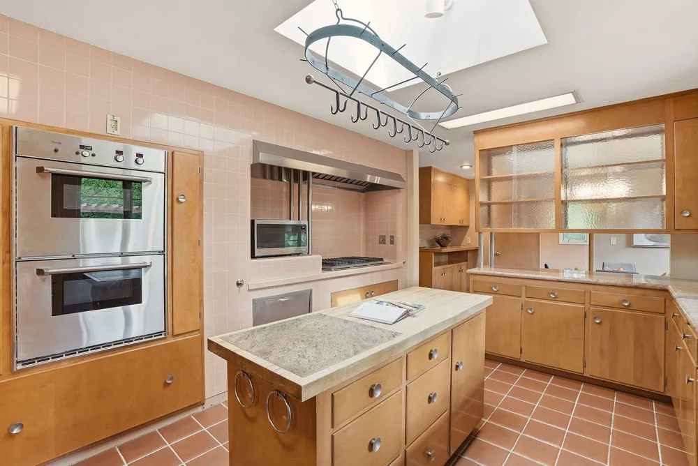 2417 S Helena Ct, Spokane, WA 99203